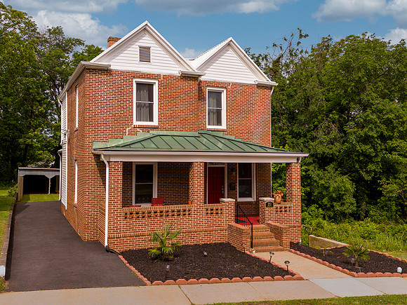 211 Holbrook WEB-109