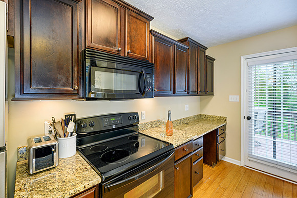 417 Wessex Rd WEB-120