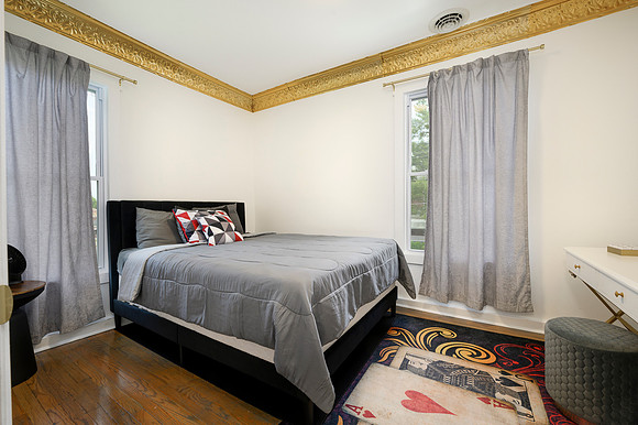 211 Holbrook WEB-151