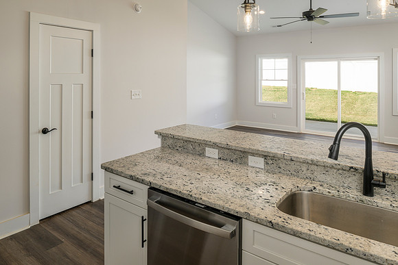 134 Lockridge WEB-112