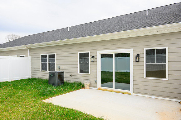 148 Lockridge WEB-104