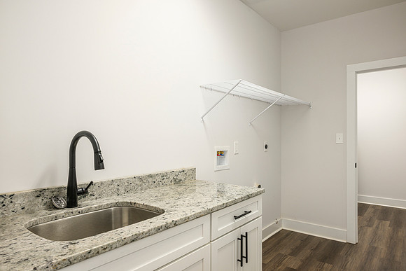 148 Lockridge WEB-108