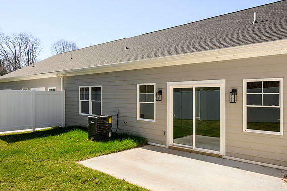 162 Lockridge WEB-104