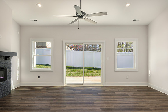 162 Lockridge WEB-119
