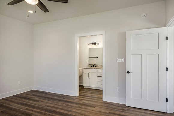 162 Lockridge WEB-122