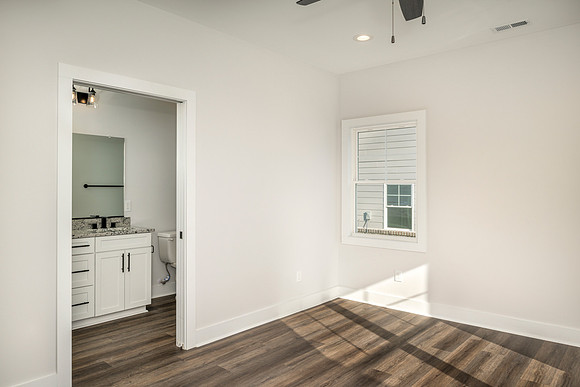 135 Lockridge WEB-122
