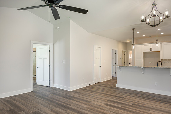 105 Lockridge WEB-224