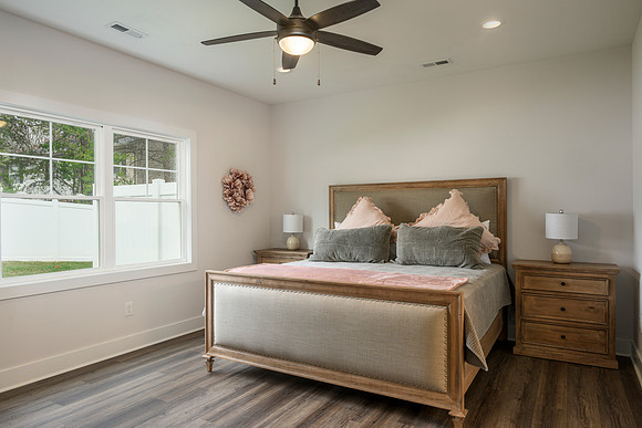 142 Lockridge WEB-116