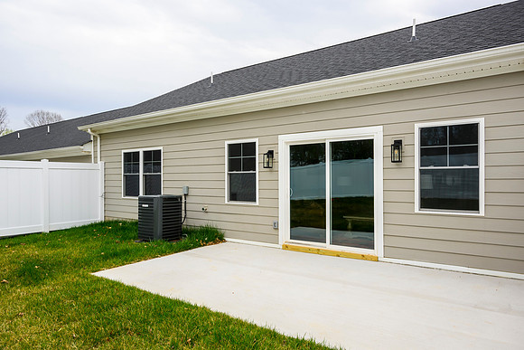 142 Lockridge WEB-105