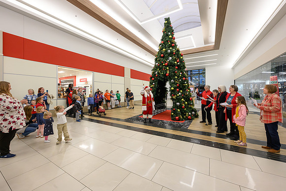 RR Santa-Tree Lighting WEB-105