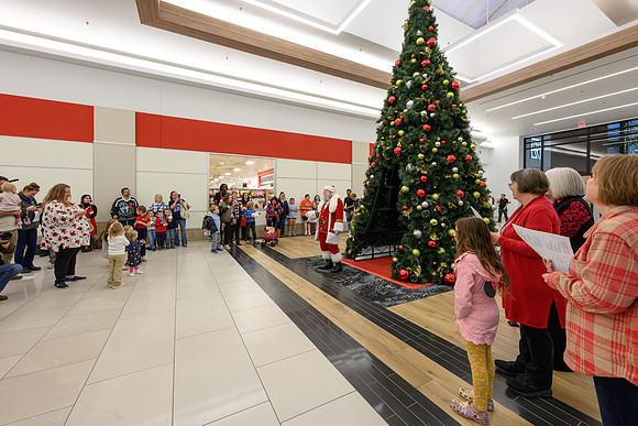 RR Santa-Tree Lighting WEB-106