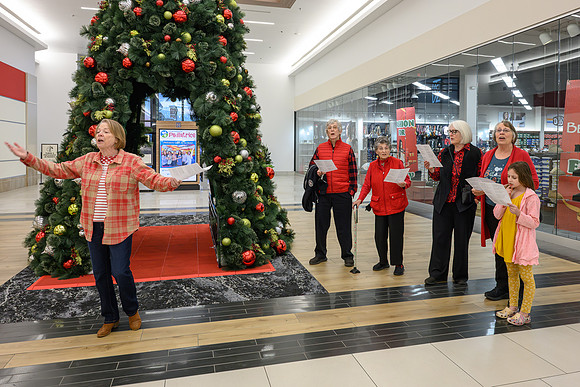 RR Santa-Tree Lighting WEB-127