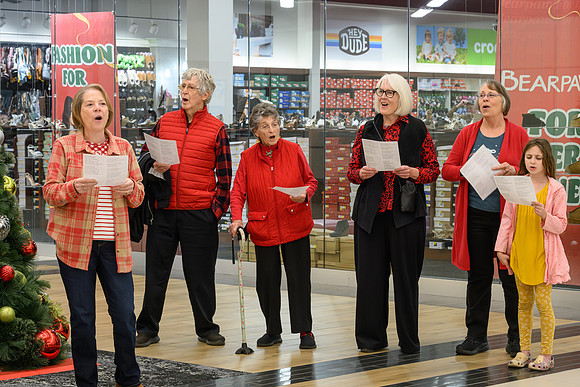 RR Santa-Tree Lighting WEB-130