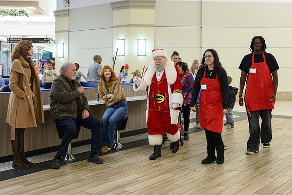 RR Santa-Tree Lighting WEB-133