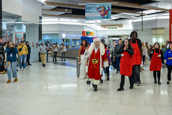 RR Santa-Tree Lighting WEB-134