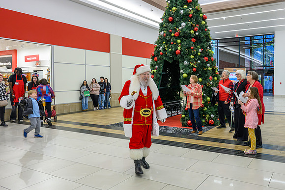 RR Santa-Tree Lighting WEB-137