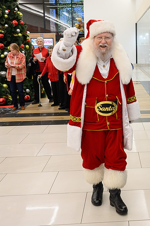 RR Santa-Tree Lighting WEB-141