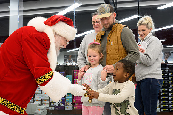RR Santa-Tree Lighting WEB-143