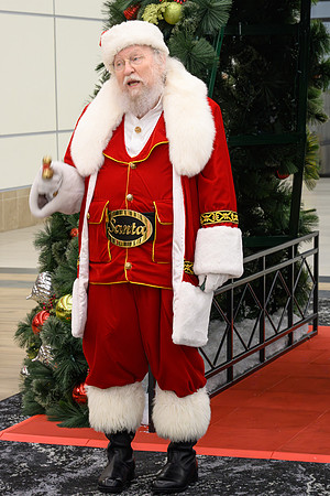 RR Santa-Tree Lighting WEB-147