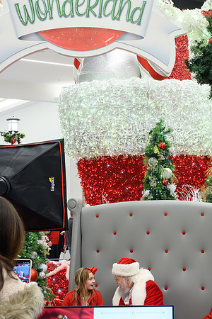 RR Santa-Tree Lighting WEB-154