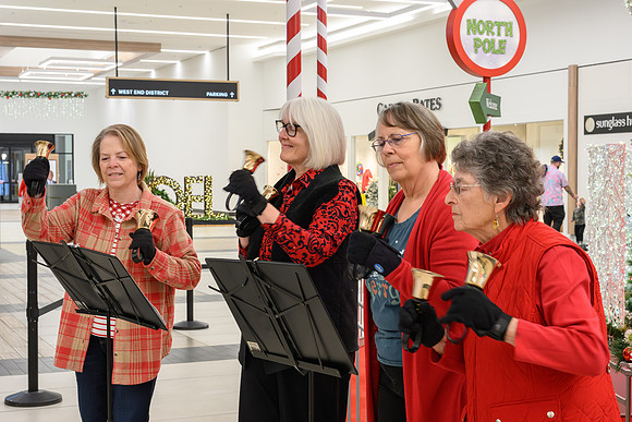 RR Santa-Tree Lighting WEB-166