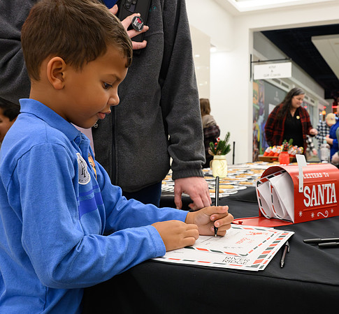 RR Santa-Tree Lighting WEB-165