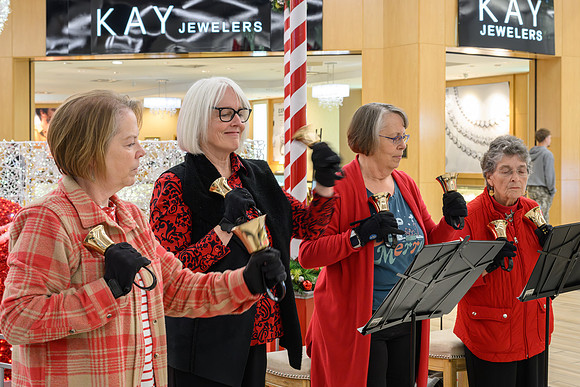RR Santa-Tree Lighting WEB-167
