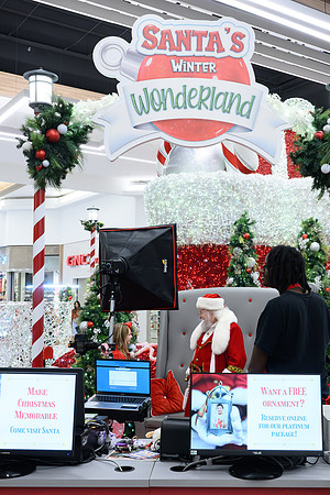 RR Santa-Tree Lighting PRINT-153