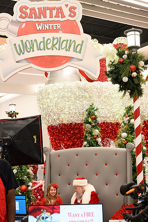 RR Santa-Tree Lighting PRINT-156