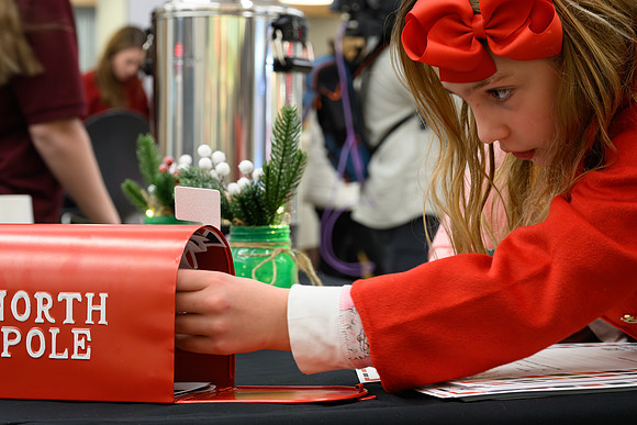 RR Santa-Tree Lighting PRINT-181