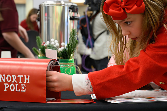 RR Santa-Tree Lighting PRINT-182