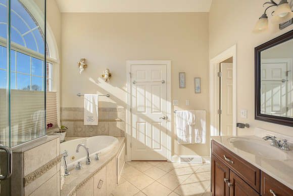 302 Longhill WEB-165