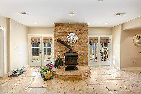 302 Longhill WEB-184