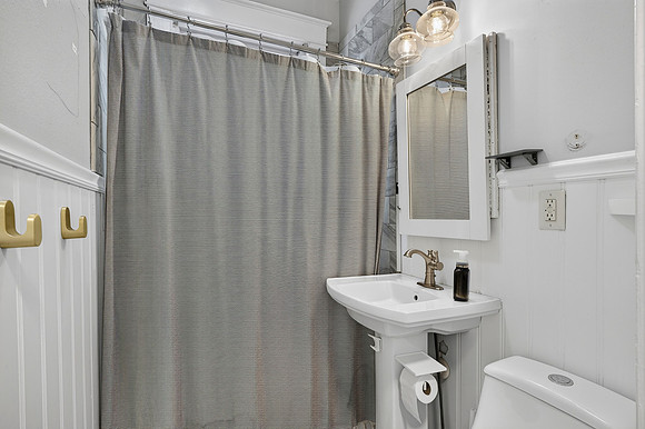 205 Oakridge - WEB-142