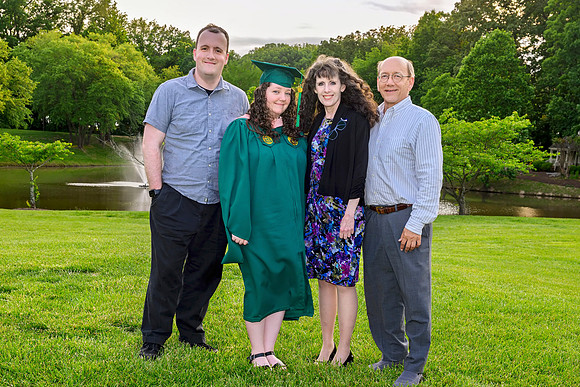 melanie Masters Grad 2023-107