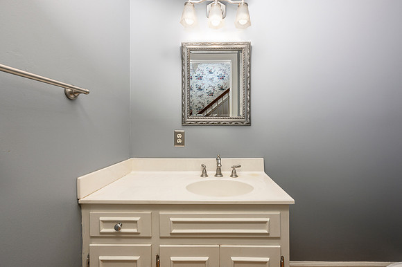 2232 Surrey Pl WEB-157