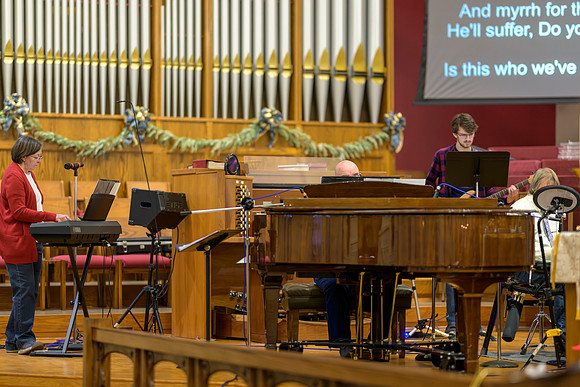 HUMC 2024 Christmas Eve 5 WEB-108