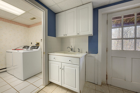 2232 Surrey Pl WEB-181