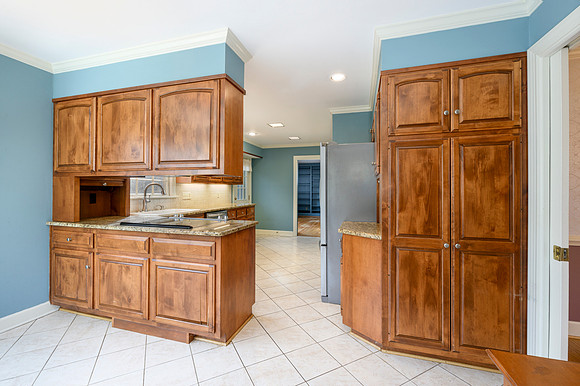 2232 Surrey Pl WEB-148