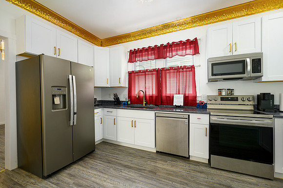 211 Holbrook WEB-142