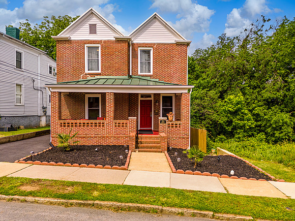 211 Holbrook WEB-116