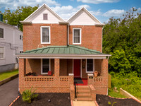 211 Holbrook WEB-112