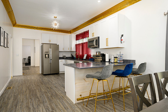 211 Holbrook WEB-140