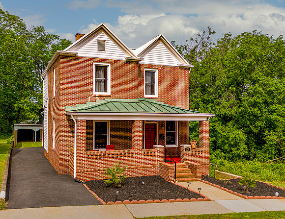 211 Holbrook WEB-106