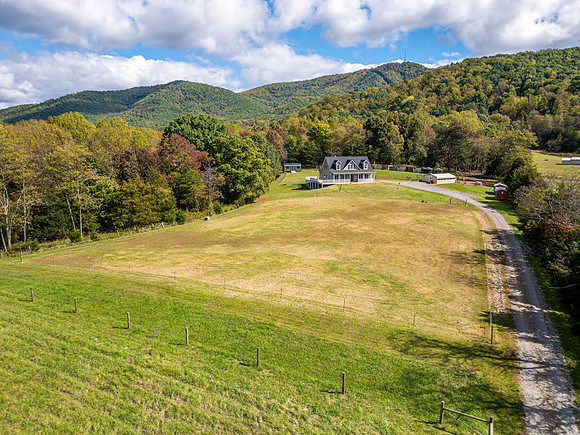1169 Mountain Creek Ln WEB-119