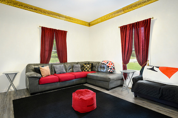 211 Holbrook WEB-133