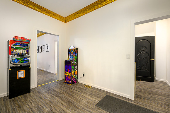 211 Holbrook WEB-139