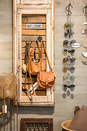 Seven and James Store WEB-164