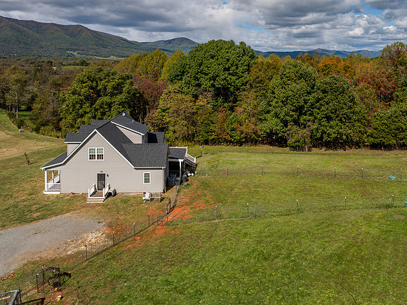 1169 Mountain Creek Ln WEB-117
