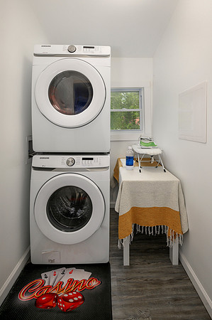 211 Holbrook WEB-148